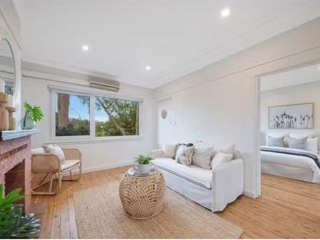 Nice 1 Nepean Avenue, Normanhurst House for rent Listed by Ad.