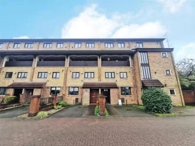 Rental! 1 BA Studio apartment for rent in Bristol Road South.