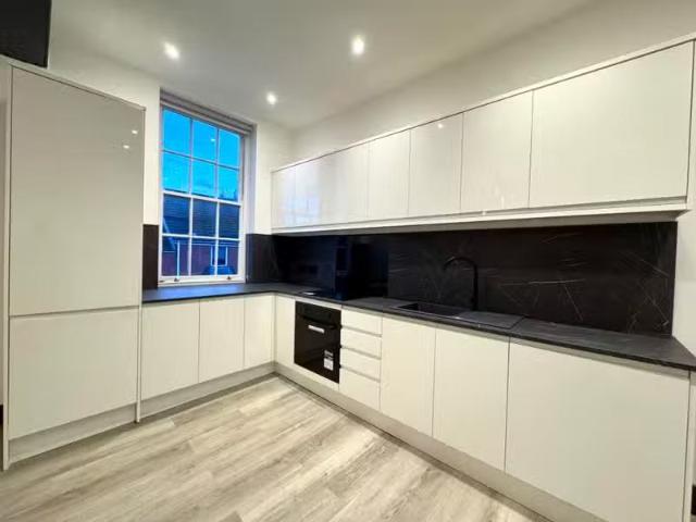 Just in! 1 BA Studio apartment for rent in High Street, Colesh.