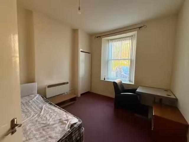 For Rent! 1 BA Studio flat for rent in Blackness Street, West.
