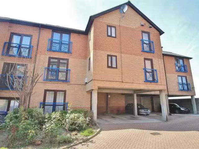 Deal! 1 BA Studio flat for rent in Crawley Court, Gravesend, K.