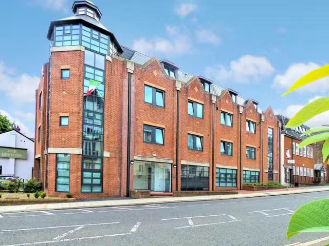 Nice 1 BA Studio flat for rent in Edinburgh House, Central St.