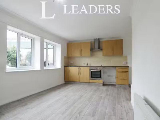 Just in! 1 BA Studio flat for rent in Gloucester Road, BN17