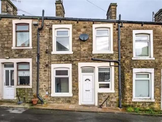 Rental! 1 BA 1 bedroom terraced house for rent in Earl Street.