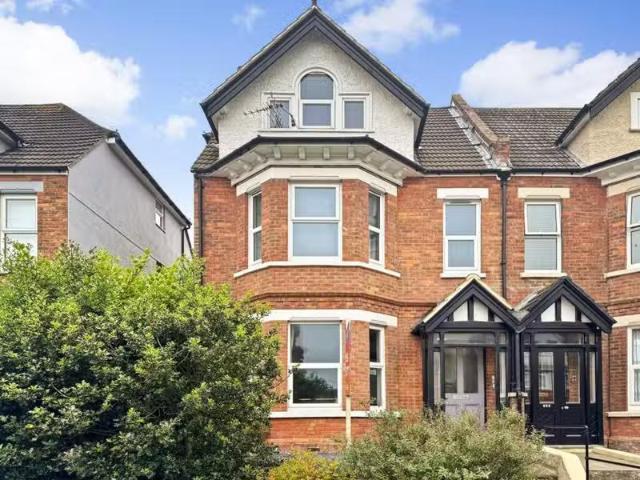 Unique 1 BA 1 bedroom apartment for rent in Cheriton Road, Fol.