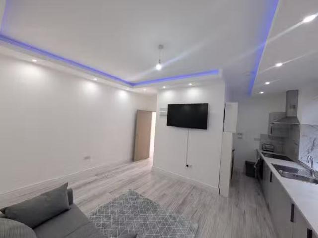 Deal! 1 BA 1 bedroom apartment for rent in Flat, Woodfield Ho.