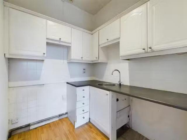 Cheap 1 BA 1 bedroom apartment for rent in Furlong Lane, Hales.