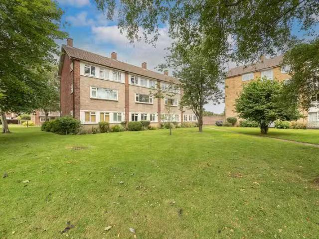 For Rent! 1 BA 1 bedroom apartment for rent in Hughenden Road.