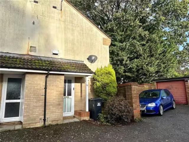 Cozy 1 BA 1 bedroom end of terrace house for rent in The Curle.