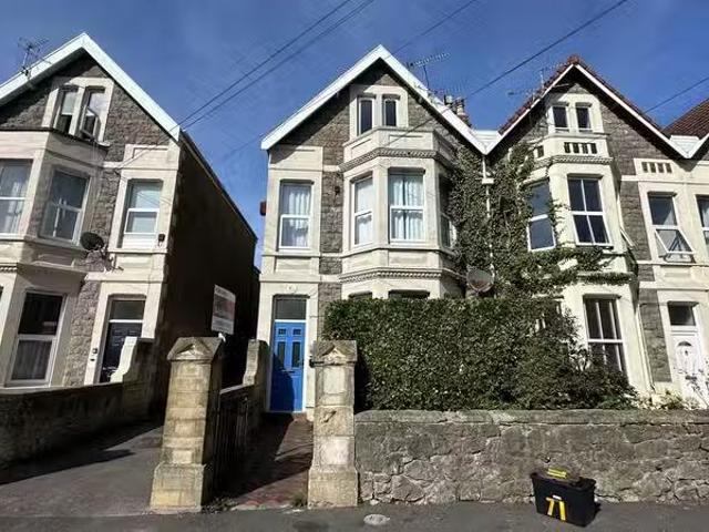Rental! 1 BA 1 bedroom flat for rent in Moorland Road, Weston.