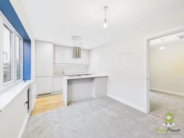 Rental! 1 BA 1 bedroom flat for rent in Alundale Road, Winsfor.
