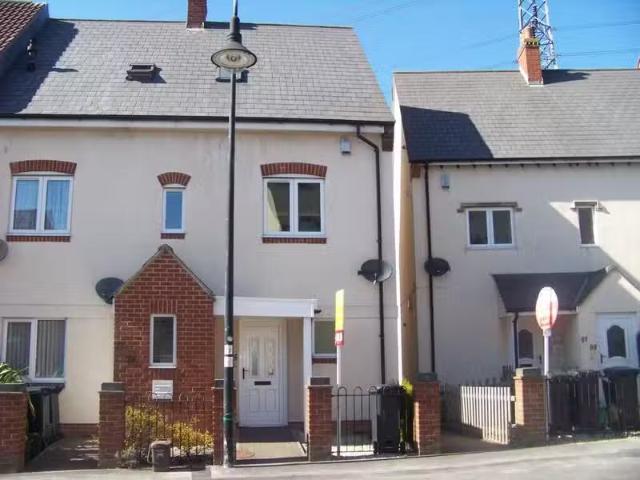 Cozy 1 BA 1 bedroom flat for rent in Aspen Park Road, Locking.