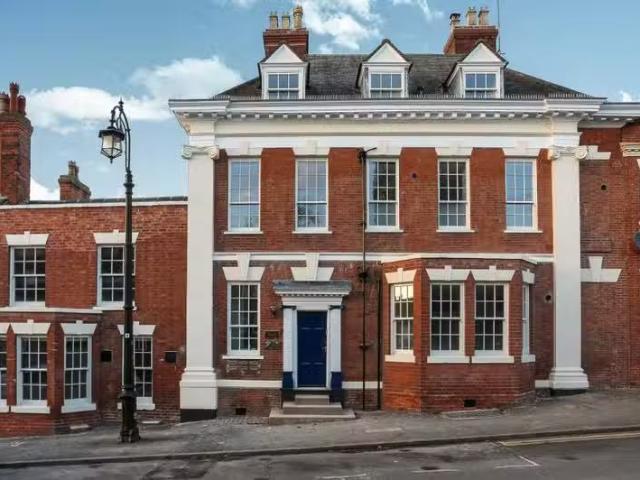 Deal! 1 BA 1 bedroom flat for rent in Devereux House, Coleshil.
