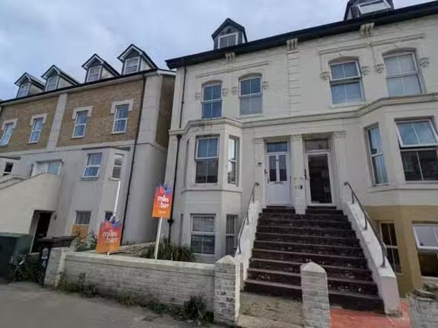 Just in! 1 BA 1 bedroom flat for rent in Folkestone Road, Dove.