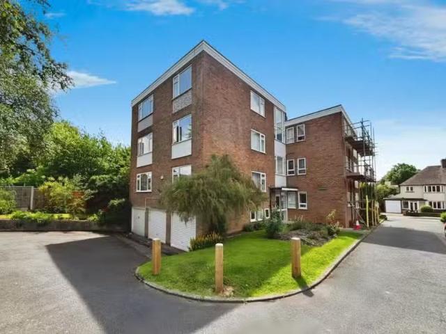 For Rent! 1 BA 1 bedroom flat for rent in Harewood, 48 Barons.