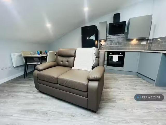 Rental! 1 BA 1 bedroom flat for rent in Sunbridge Road, Bradfo.