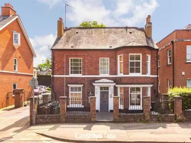 Just in! 1 BA 1 bedroom flat for rent in 105 Holywell Hill, St.