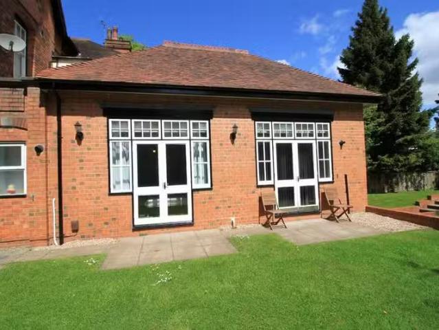 Rental! 1 BA 1 bedroom ground floor flat for rent in Arlington.