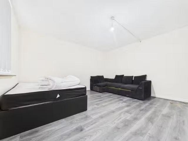 Nice 1 BA 1 bedroom house share for rent in 248 Stratford Road.