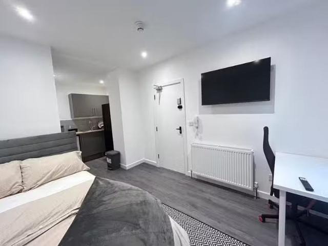Just in! 1 BA 1 bedroom house share for rent in Canterbury Roa.
