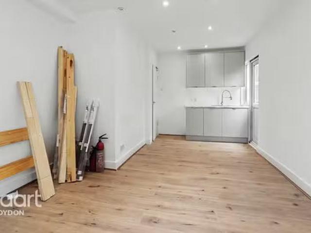 Unique 1 BA 1 bedroom house share for rent in Lenham Road, THO.