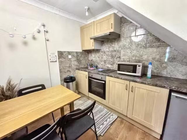 Cheap 1 BA 1 bedroom house share for rent in Lodge Causeway, F.