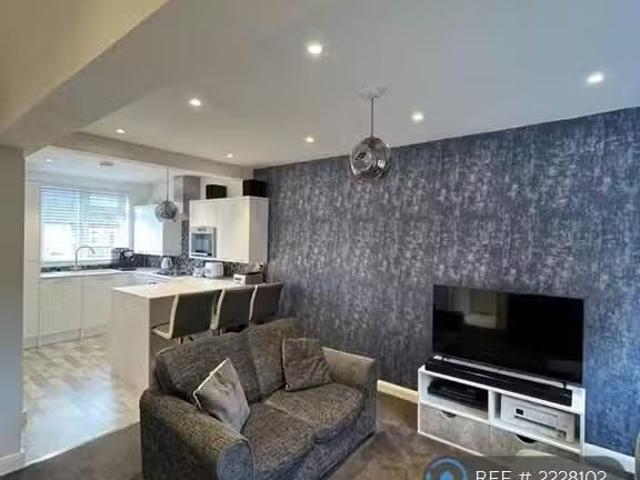 Nice 1 BA 1 bedroom maisonette for rent in Milton Road, Warley.
