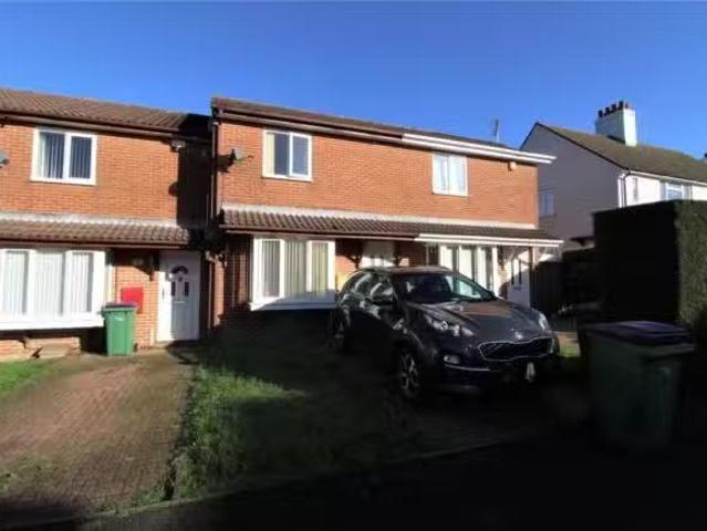 Deal! 1 BA 2 bedroom terraced house for rent in 4 Gillman Clos.
