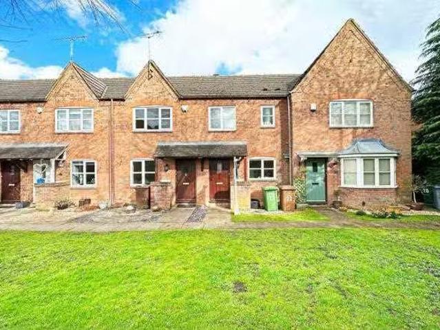 Deal! 1 BA 2 bedroom terraced house for rent in Thistlewood Gr.