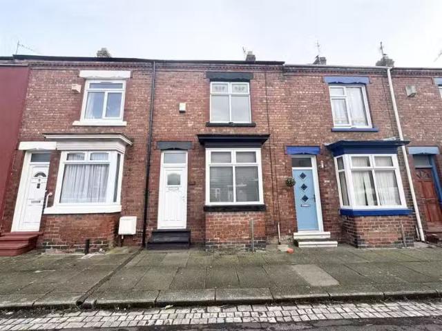 Nice 1 BA 2 bedroom terraced house for rent in Trafalgar Terra.