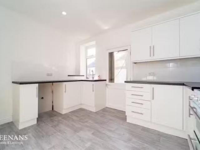 Cheap 1 BA 2 bedroom terraced house for rent in Whalley Road.