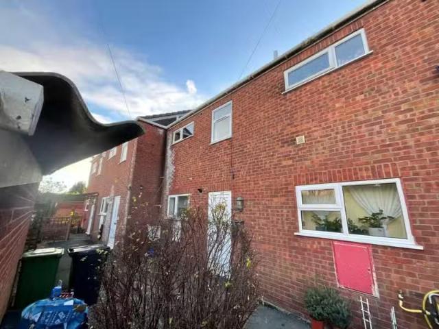 Rental! 1 BA 2 bedroom terraced house for rent in Whiteway Mew.