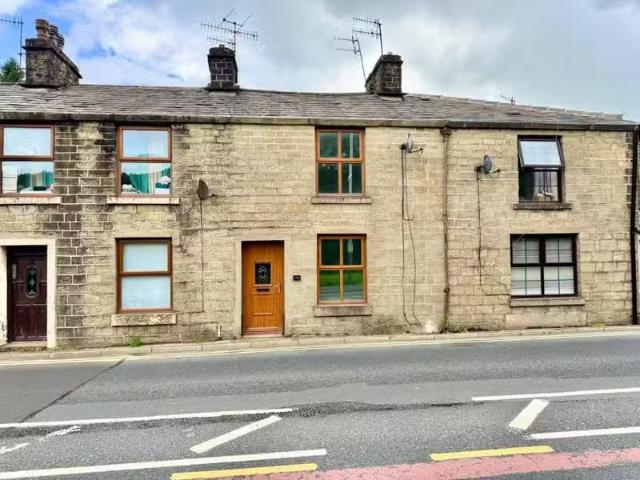 Cheap 1 BA 2 bedroom terraced house for rent in Bacup Road, Ro.