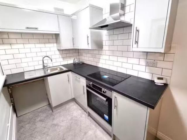 Charming 1 BA 2 bedroom terraced house for rent in Brighton Ro.