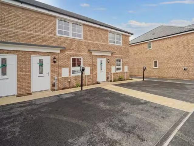 Rental! 1 BA 2 bedroom terraced house for rent in Campbell Dri.