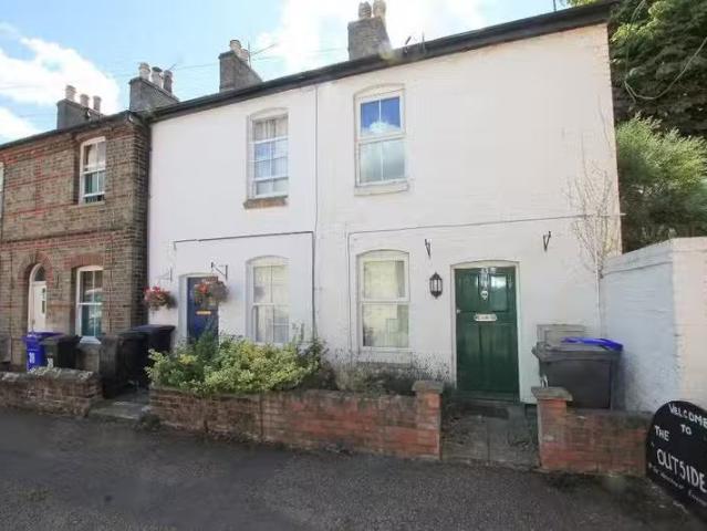 Cheap 1 BA 2 bedroom terraced house for rent in Chapel Street.