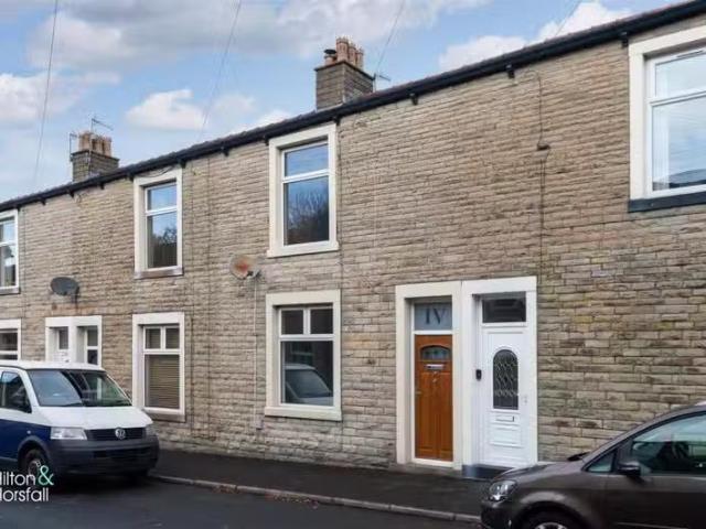 Just in! 1 BA 2 bedroom terraced house for rent in Clayton Str.
