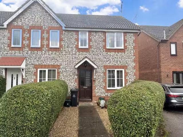 Nice 1 BA 2 bedroom terraced house for rent in Doubleday Drive.