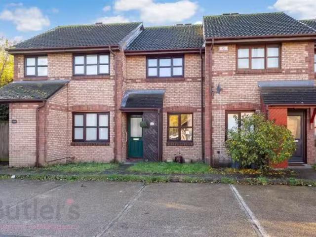 Rental! 1 BA 2 bedroom terraced house for rent in Lowry Cresce.