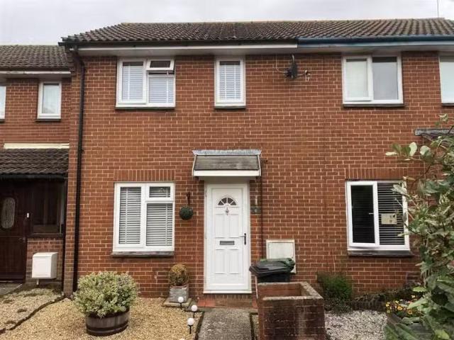 Cozy 1 BA 2 bedroom terraced house for rent in Nursling Green.