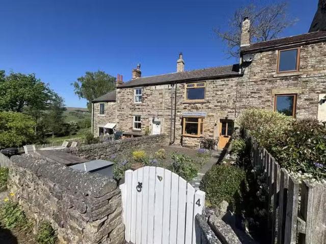 Rental! 1 BA 2 bedroom terraced house for rent in Royal Oak Co.