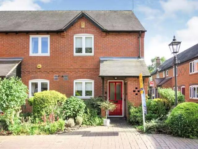 For Rent! 1 BA 2 bedroom town house for rent in Castle Mills.