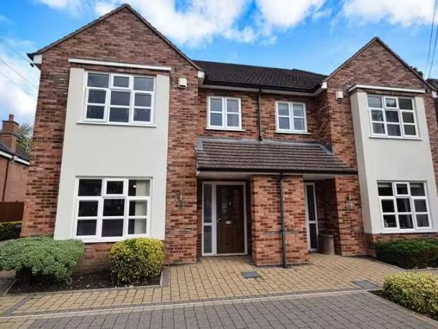 Charming 1 BA 2 bedroom town house for rent in Laurel Court, 5.