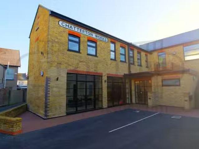 Unique 1 BA 2 bedroom apartment for rent in Chantry Lane, Brom.