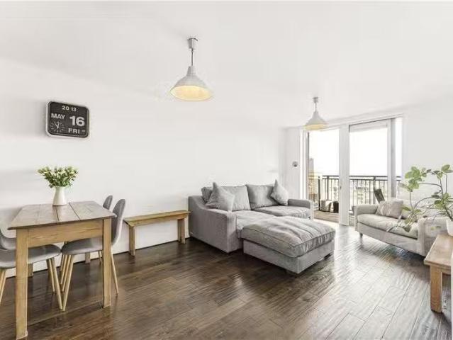 Nice 1 BA 2 bedroom apartment for rent in Dalston Square, Lond.