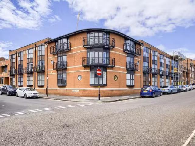 Cozy 1 BA 2 bedroom apartment for rent in Kings Court, 25 Cox.