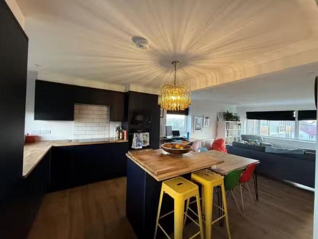 New 1 BA 2 bedroom apartment for rent in Kings Court, Beach Gr.