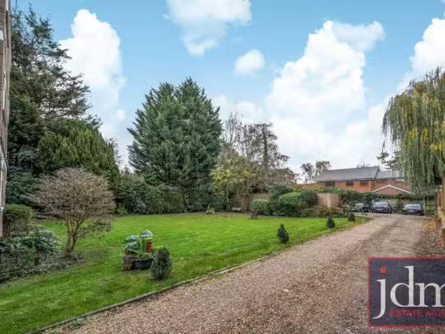 Rental! 1 BA 2 bedroom apartment for rent in Manor Park Road.