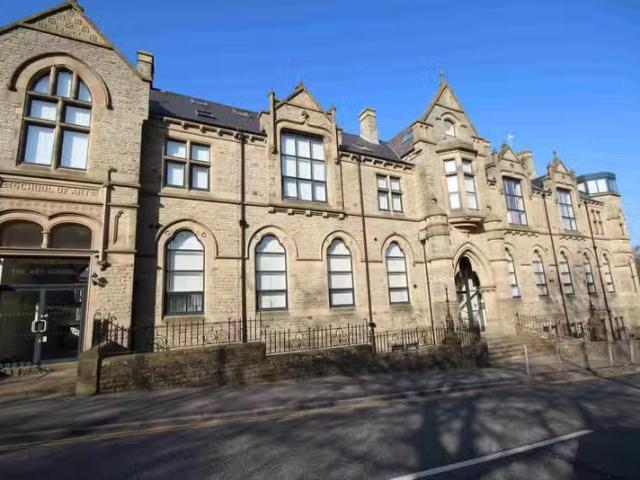 Nice 1 BA 2 bedroom apartment for rent in The Art School, Knot.