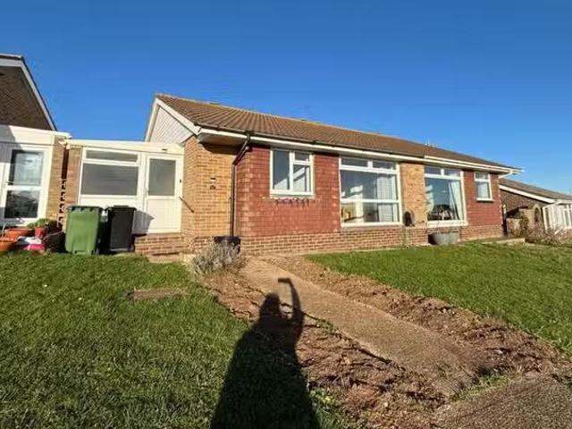 For Rent! 1 BA 2 bedroom bungalow for rent in Hawth Park Road.